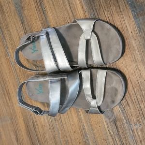 Yuu Jean silver sandals size 11 M